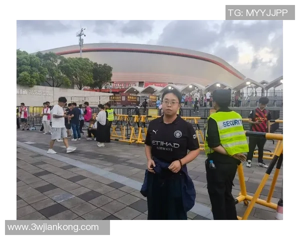 上海足球队实力引发热议球迷观点各异引发讨论