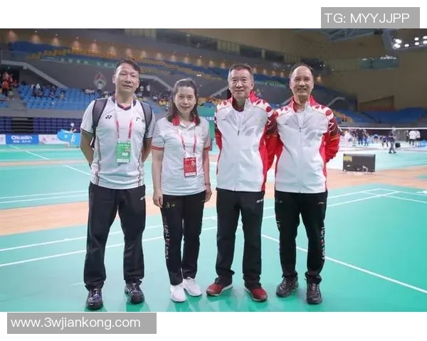 南京羽毛球队与广州羽毛球队赛后分析灵活性对比与战术启示 南京羽毛球队与广州羽毛球队赛后分析灵活性对比与战术启示