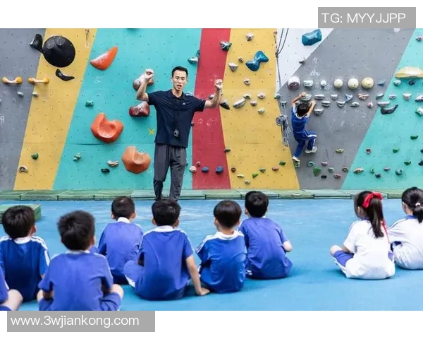 深圳攀岩队的速度挑战与技术探讨聚焦攀岩运动的未来发展 深圳攀岩队的速度挑战与技术探讨聚焦攀岩运动的未来发展